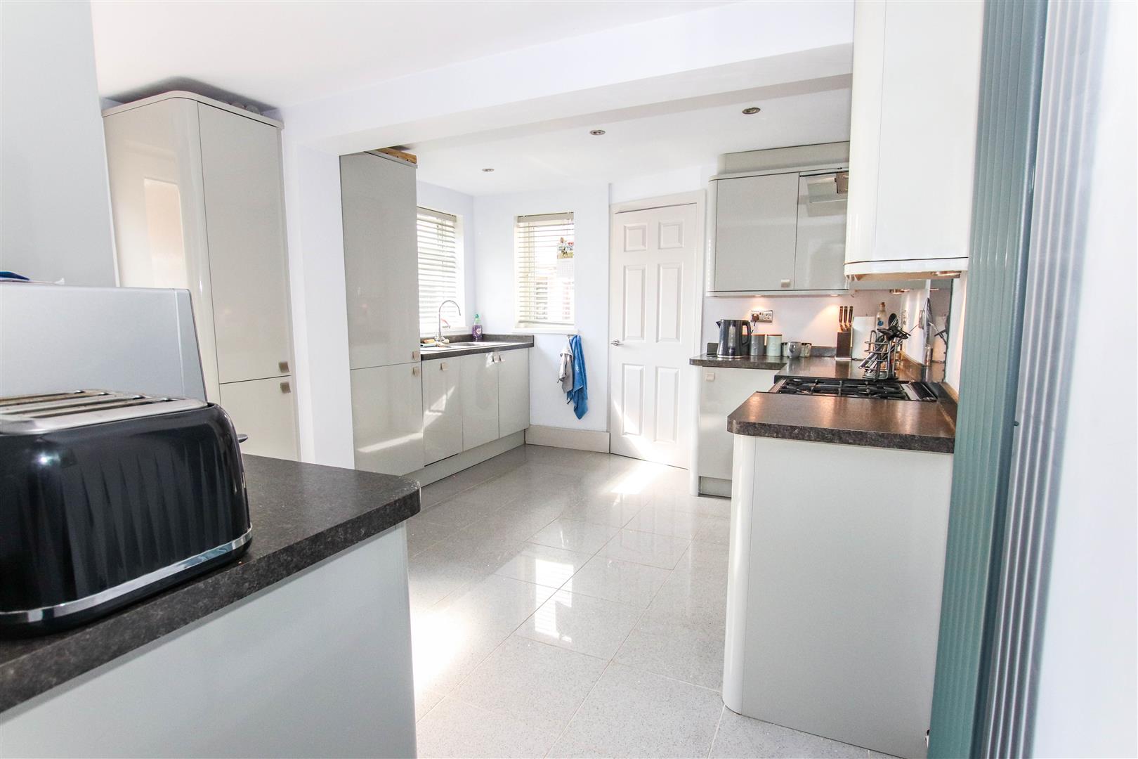 LUXURY FITTED KITCHEN / DINER